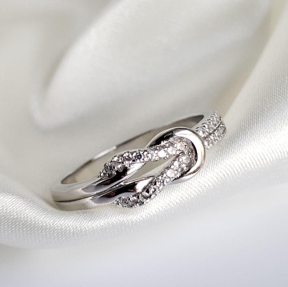 NEW 925 Sterling Silver Pave CZ Diamond Modern Looped Infinity Ring - Picture 1 of 10